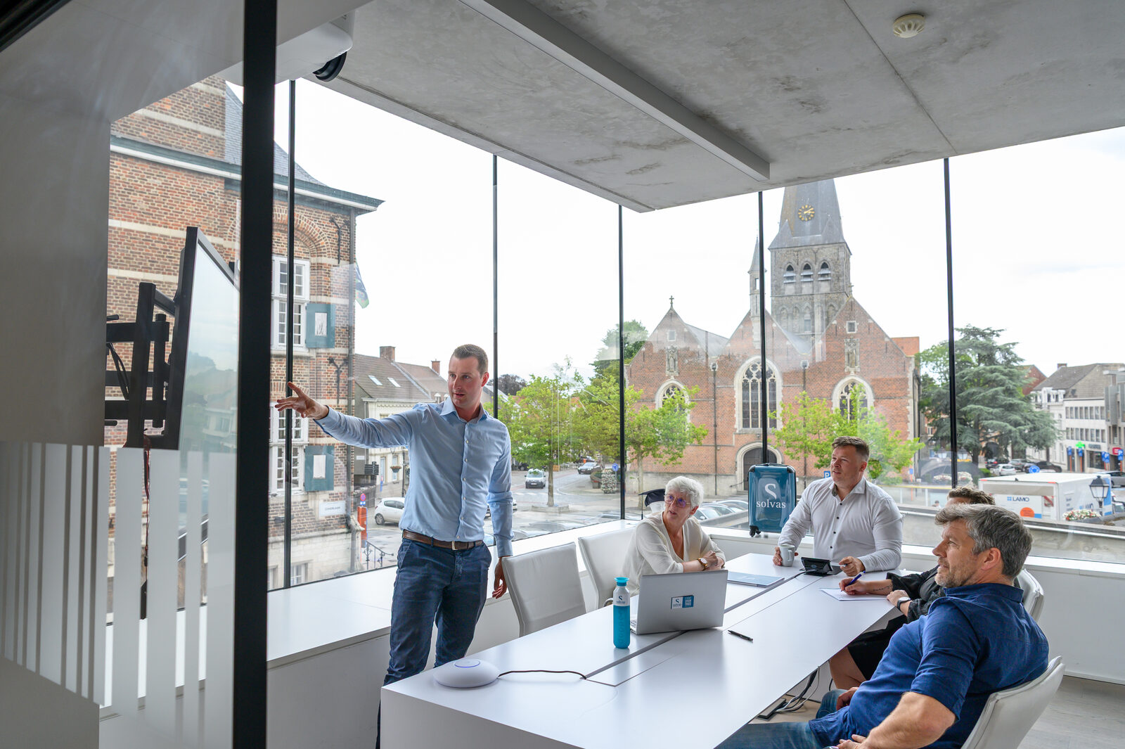 Bespreking van de brandpolis voor een onderneming